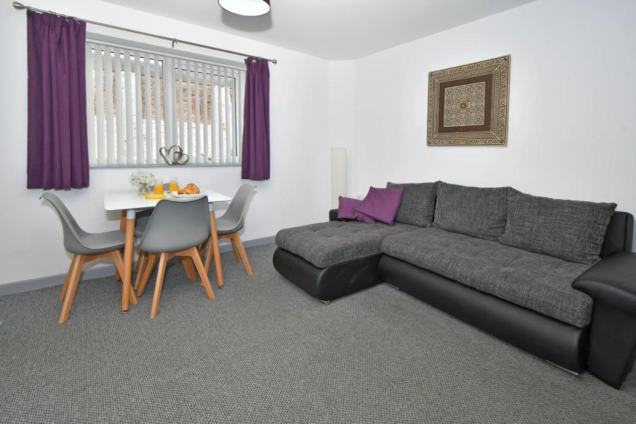 Smithfield By Yourstays - Gated With Private Car Park In Centre Apartment *